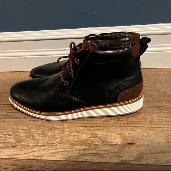 Stylish Black and Brown Leather Boots - Picture 2 of 7